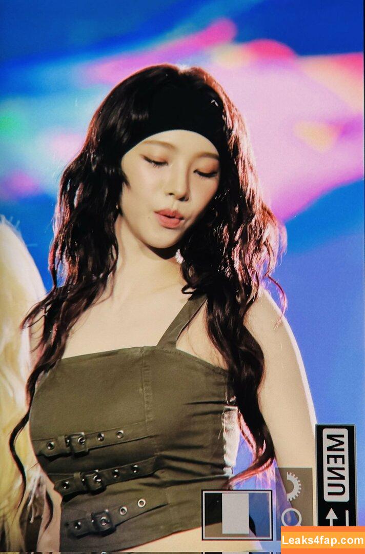 WomenK-pop /  leaked photo photo #3806