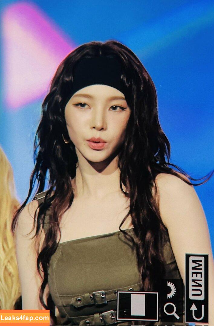 WomenK-pop /  leaked photo photo #3807