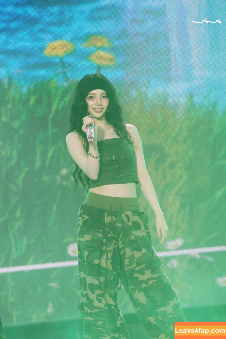 WomenK-pop /  leaked photo photo #3808