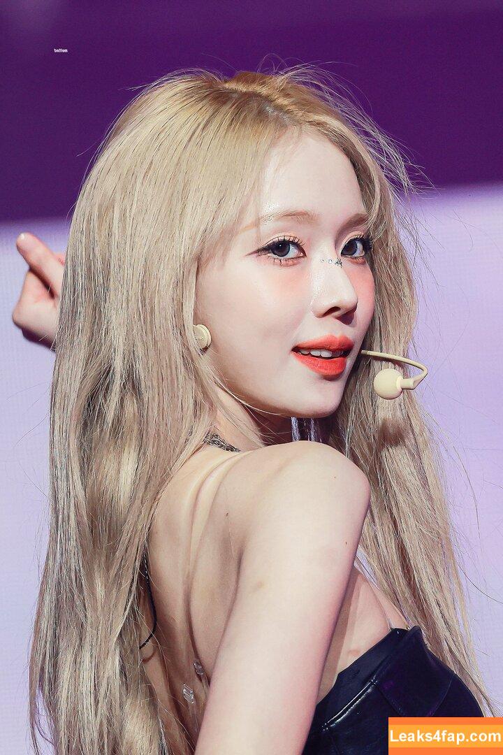 WomenK-pop /  leaked photo photo #3844
