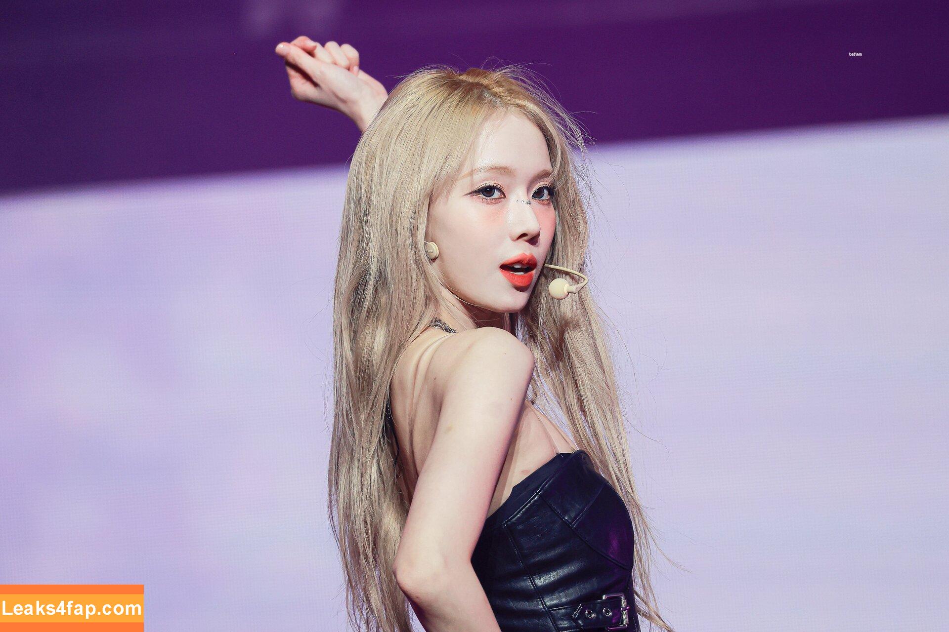 WomenK-pop /  leaked photo photo #3845