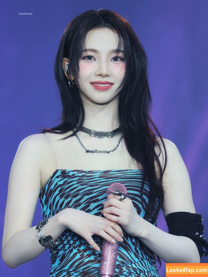 WomenK-pop /  leaked photo photo #3846