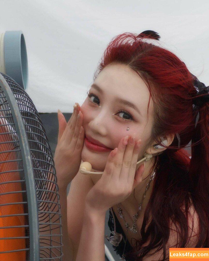 WomenK-pop /  leaked photo photo #3882