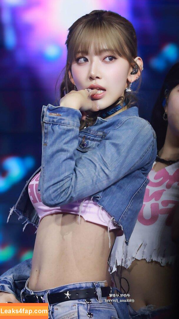 WomenK-pop /  leaked photo photo #3900