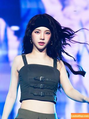 WomenK-pop photo #3799