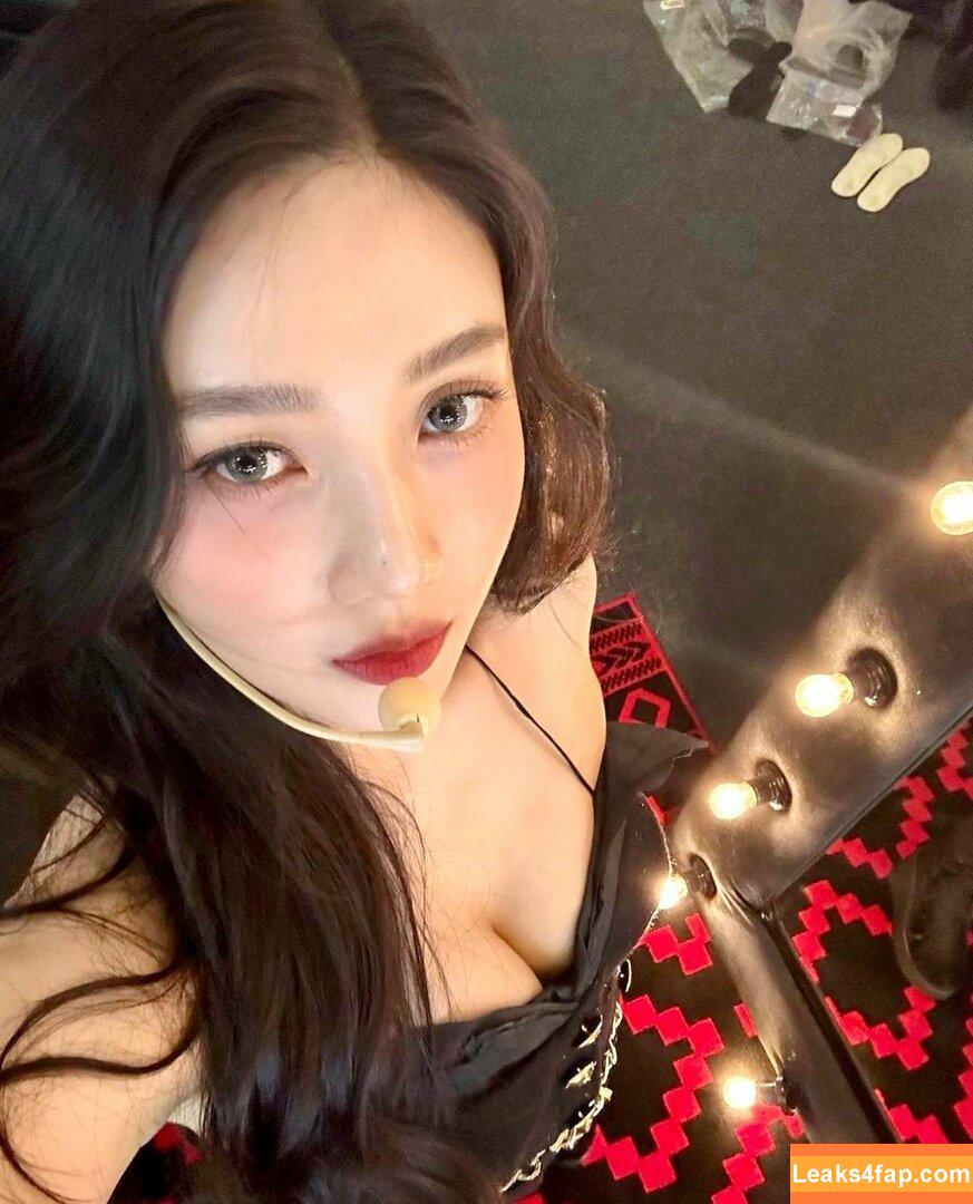 WomenK-pop /  leaked photo photo #4695