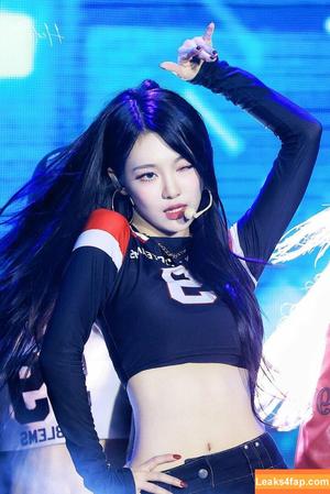 WomenK-pop photo #4100