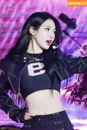 WomenK-pop photo #4105