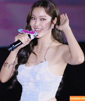 WomenK-pop photo #5490