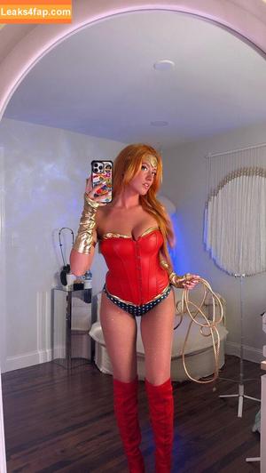 Wonder Woman Cosplay photo #0001