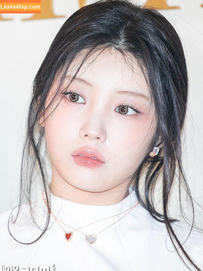 Wonhee / ILLIT / ILLIT_official... / https: / illit_official слитое фото фото #0012