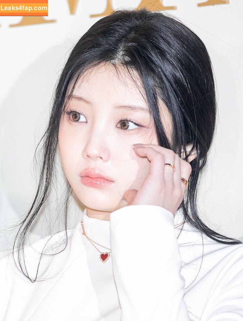 Wonhee / ILLIT / ILLIT_official... / https: / illit_official слитое фото фото #0013