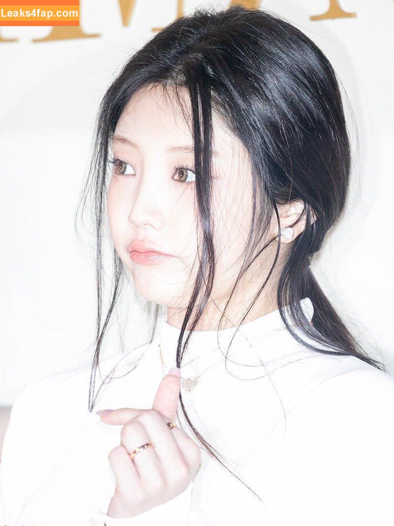 Wonhee / ILLIT / ILLIT_official... / https: / illit_official слитое фото фото #0014