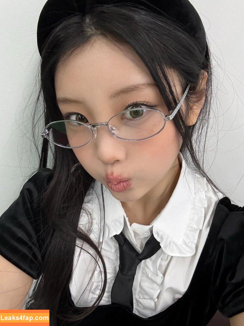 Wonhee / ILLIT / ILLIT_official... / https: / illit_official слитое фото фото #0015