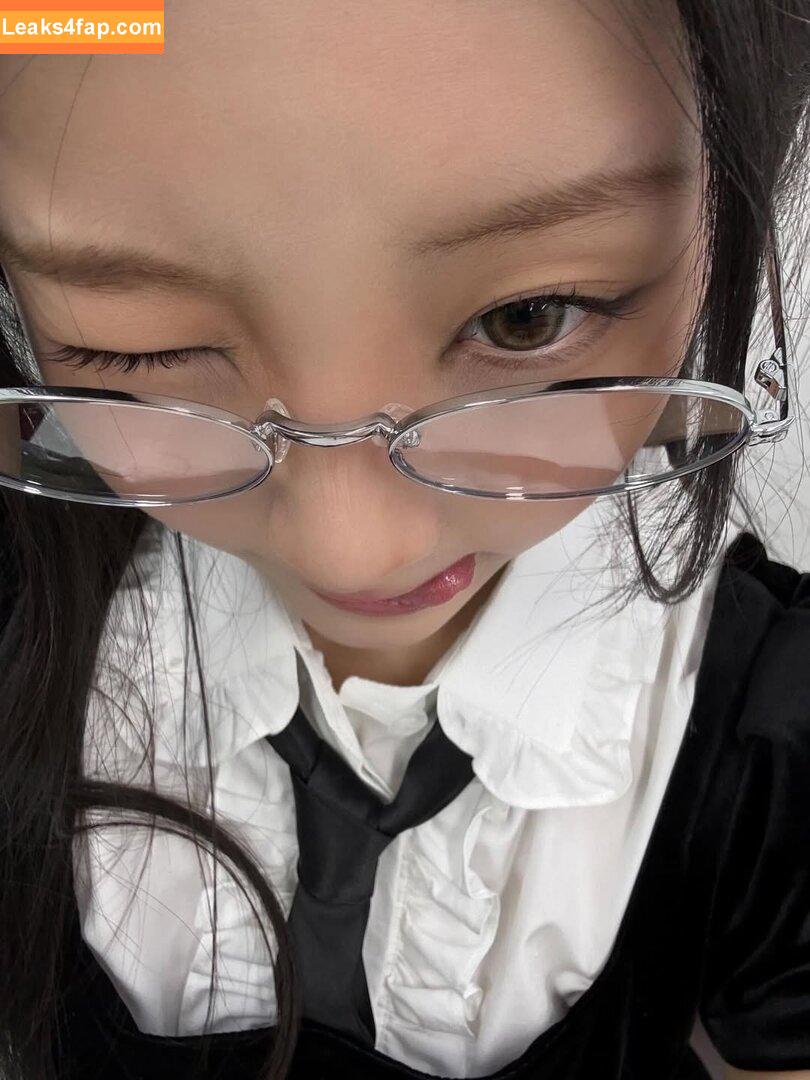 Wonhee / ILLIT / ILLIT_official... / https: / illit_official слитое фото фото #0017