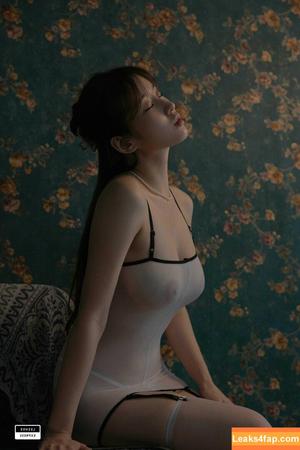 Woohyeon photo #0004
