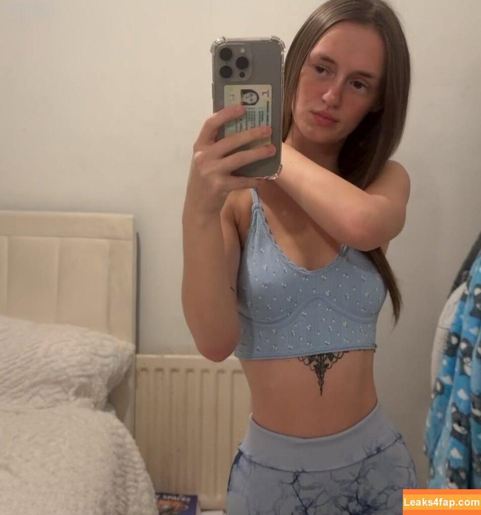x.reannaaa /  leaked photo photo #0005
