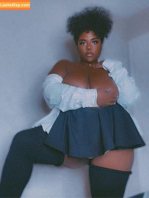 X_smokahontas on X and instagram and she has a private page on X by the name of @callmeebonita photo #0001