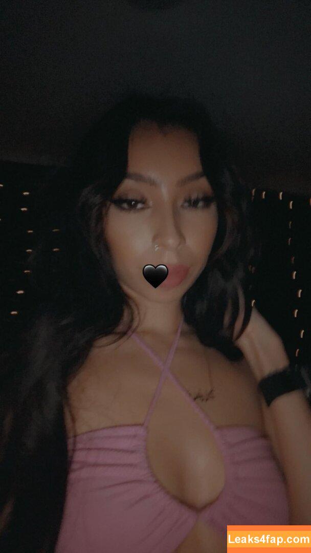 xcarolinejoness /  leaked photo photo #0002