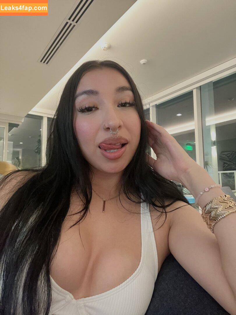 xcarolinejoness /  leaked photo photo #0011