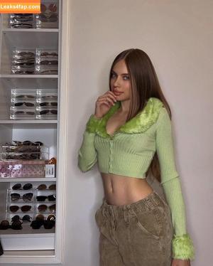 Xenia Tchoumi photo #0136