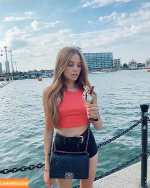 Xenia Tchoumitcheva photo #0068
