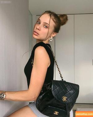 Xenia Tchoumitcheva photo #0081