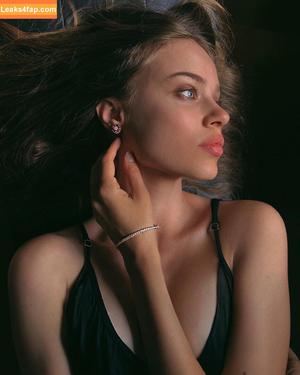 Xenia Tchoumitcheva photo #0189