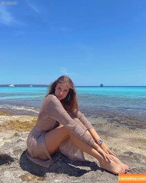 Xenia Tchoumitcheva photo #0216