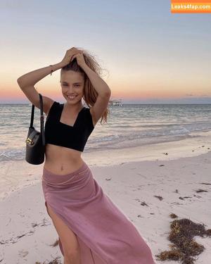 Xenia Tchoumitcheva photo #0355
