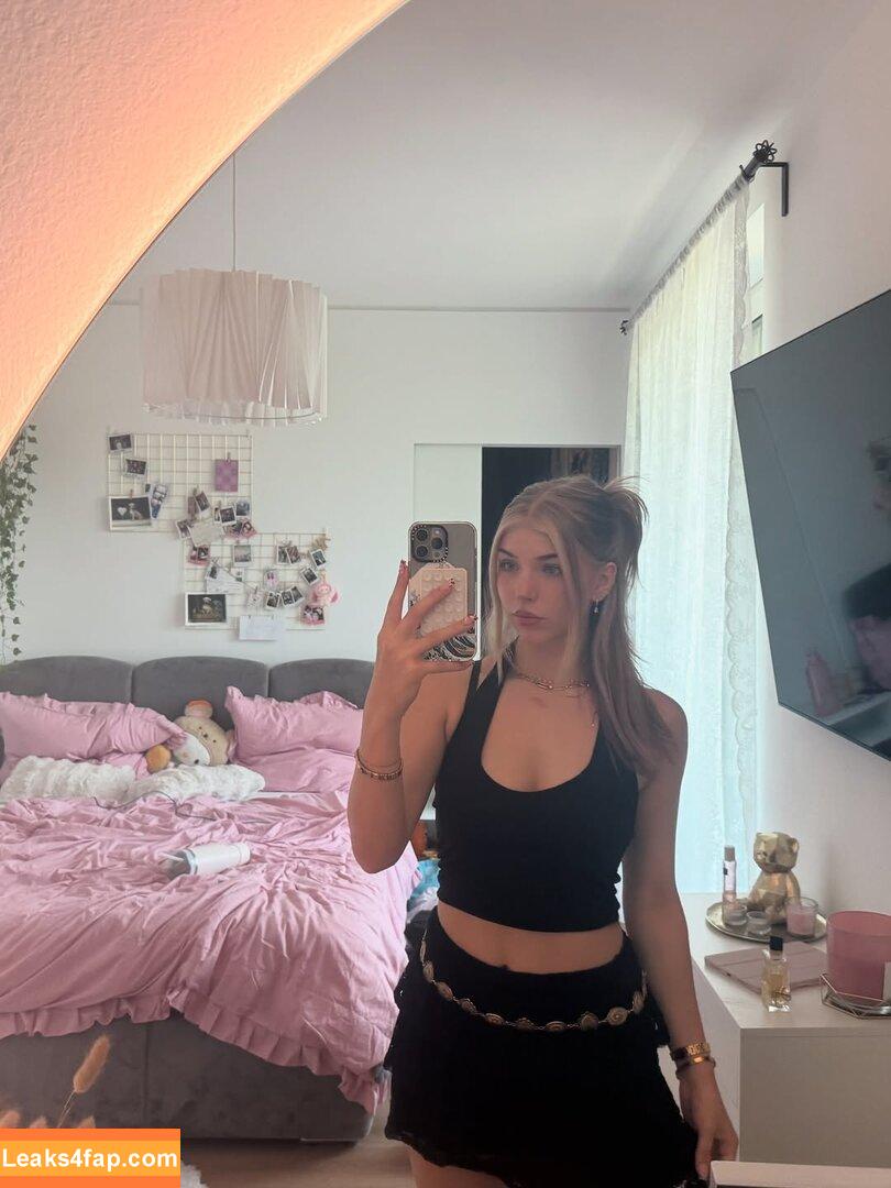 xFibii leaked photo photo #0065