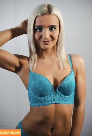 Xia Brookside photo #0144