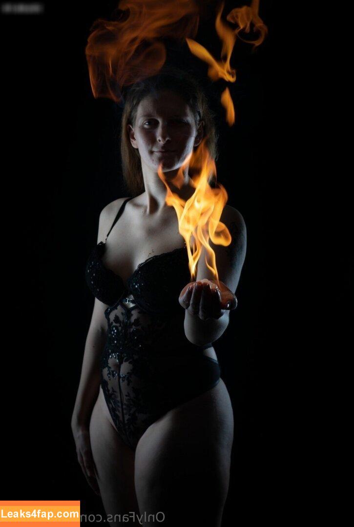 xmrs_hrzx /  leaked photo photo #0021