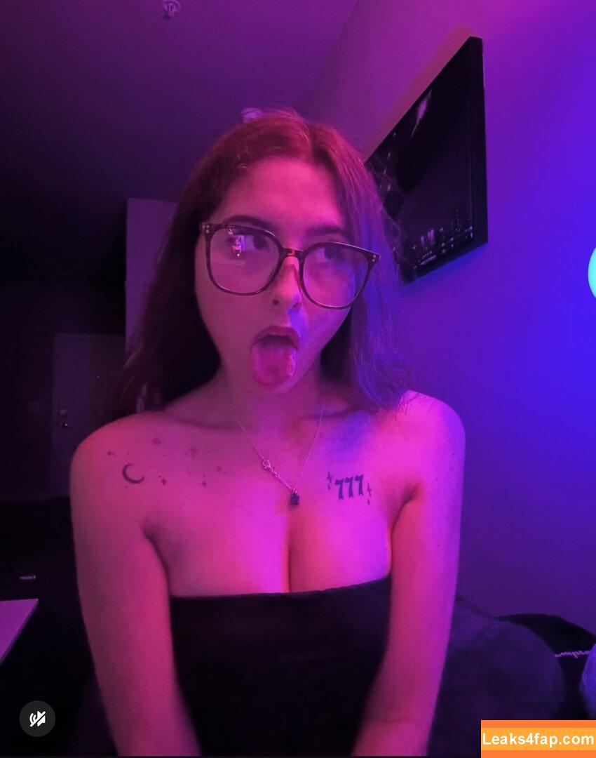xoxo.a.l.i.y.a.h / xoxo.aaliyah__ leaked photo photo #0004