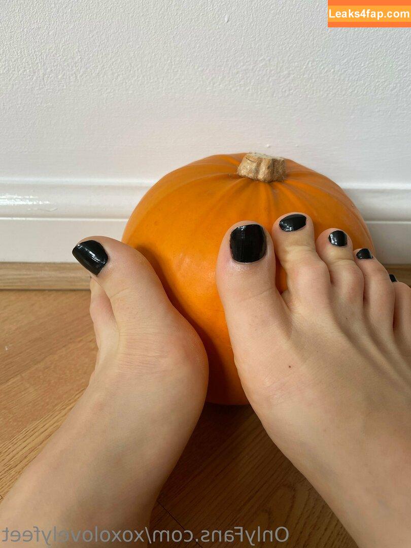 xoxolovelyfeet /  leaked photo photo #0032