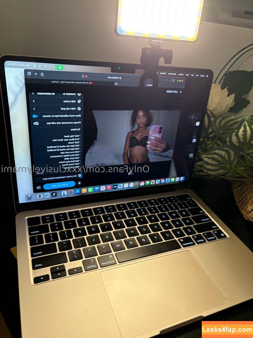 xxxclusivelymami /  leaked photo photo #0016