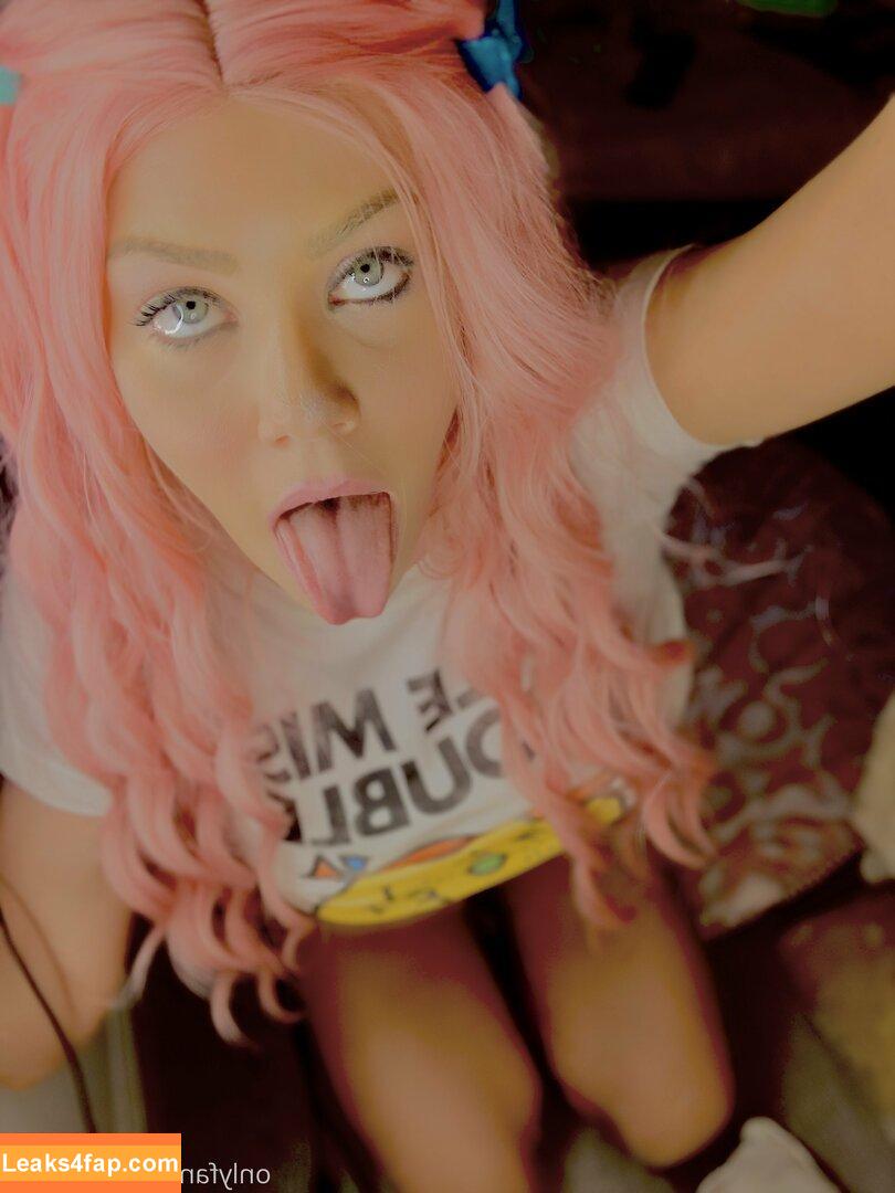 xxxriley / riri_girl826 leaked photo photo #0014