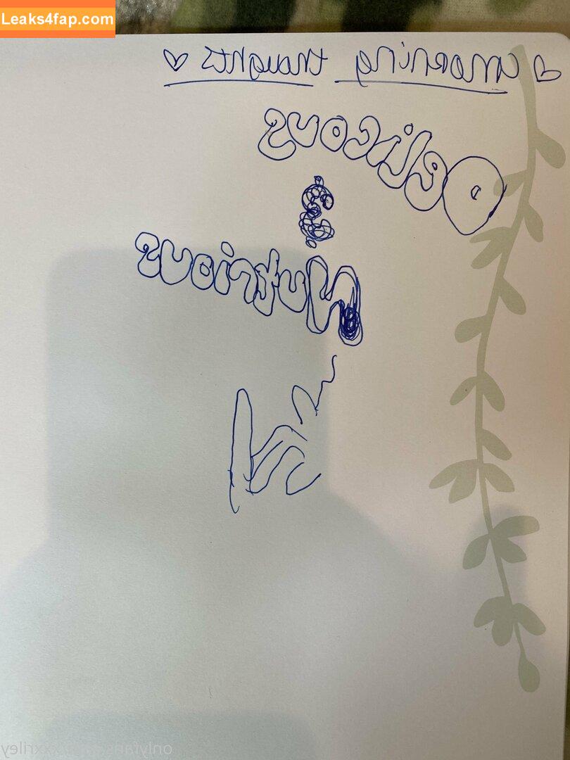 xxxriley / riri_girl826 leaked photo photo #0018