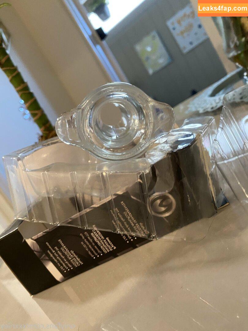 xxxriley / riri_girl826 leaked photo photo #0033