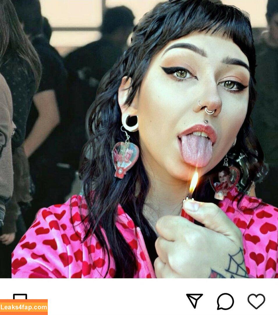 xxxtinaguillotina / liveral0ne leaked photo photo #0001