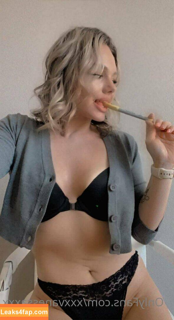 Xxxvanessaxxx / Vanessa / x.x.x.vanessa.x.x.x leaked photo photo #0370