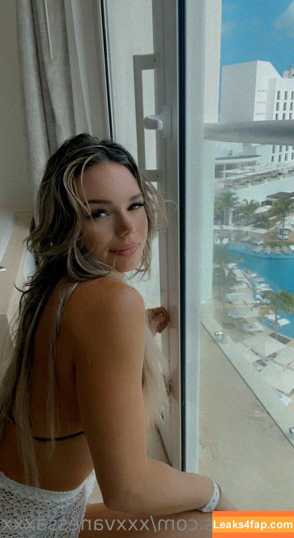 Xxxvanessaxxx / Vanessa / x.x.x.vanessa.x.x.x leaked photo photo #0490