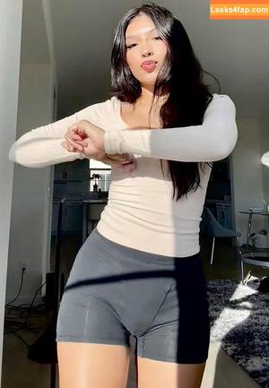 Yael Bernal photo #0102