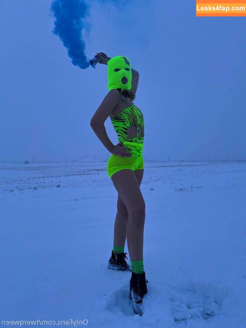 yana_twerk / yanacurly.twerk leaked photo photo #0023