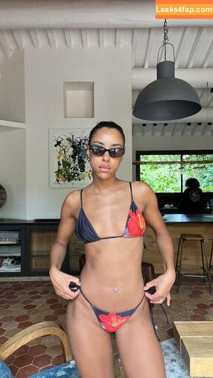 Yara Charry photo #0127