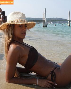 Yara Charry photo #0152