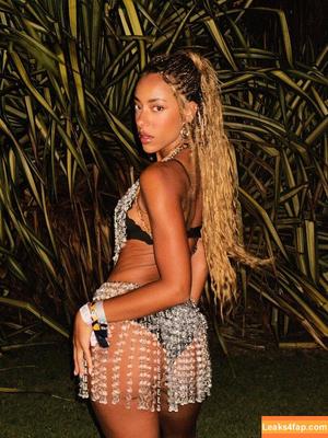 Yara Charry фото #0180