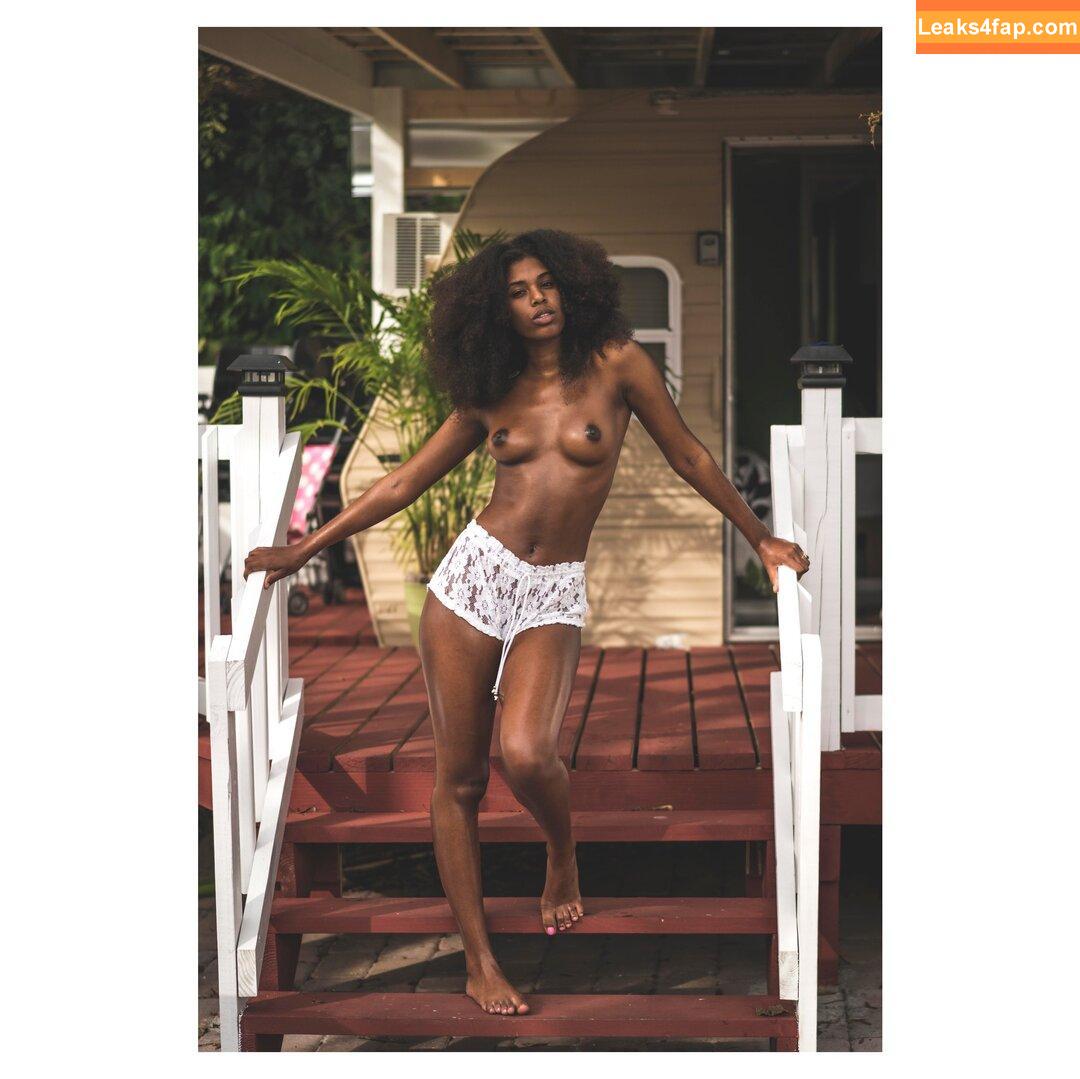 Yasmeen Kearra / yaskearra / yasmeen.kearra leaked photo photo #0035