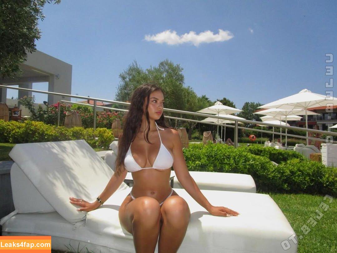 Yasminelucyy leaked photo photo #0002