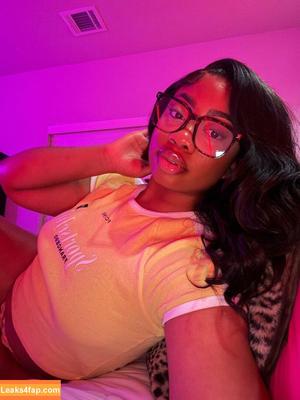 Yazmynswrld photo #0057